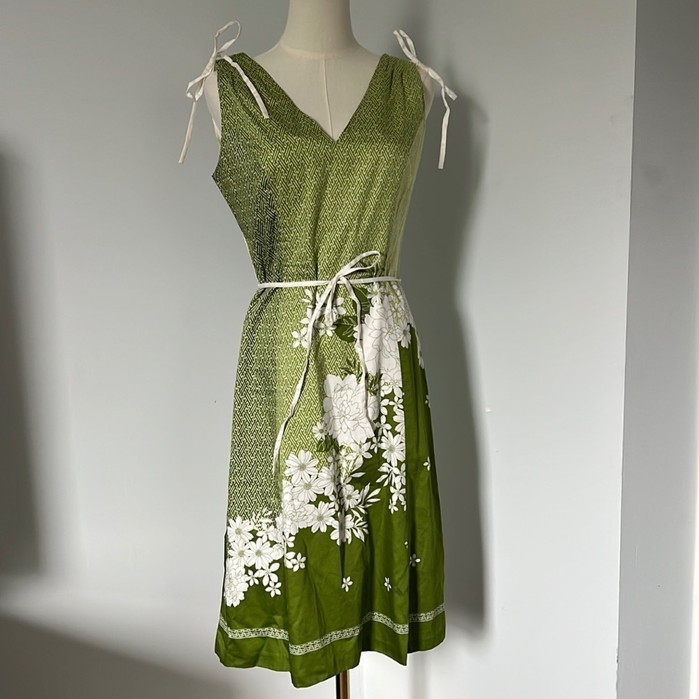 Front and back V neck, side zipped and adjustable shoulder pull dress NWOT